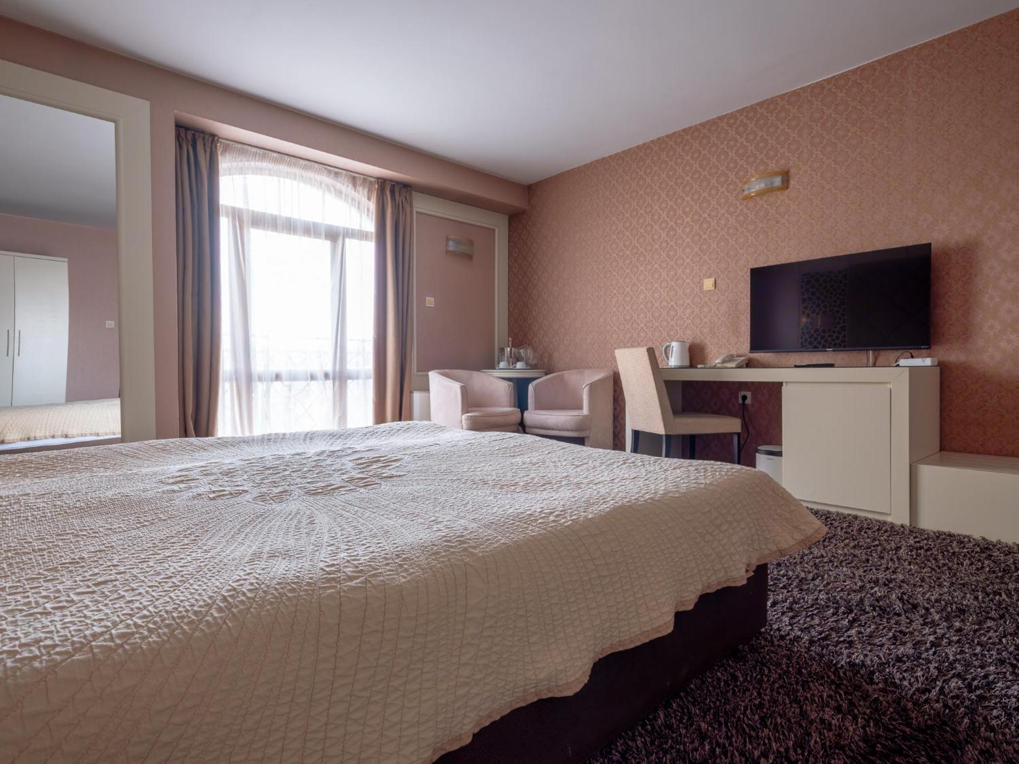 Hotel Concorde Veliko Tarnovo Kültér fotó